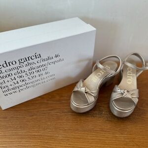 Pedro Garcia  Dala white gold lamé block sandals